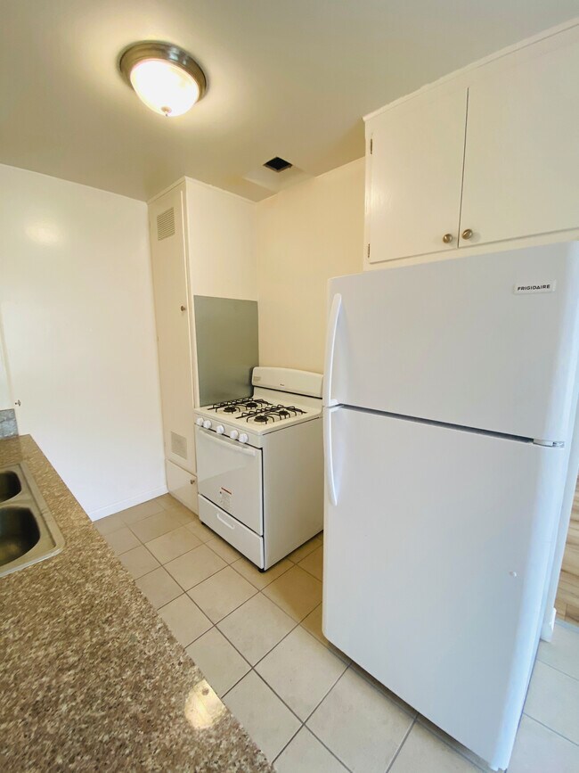 Cocina de la unidad 3 - 1238 Kenmore Ave