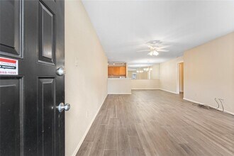 Building Photo - 10871 Braes Bend Dr