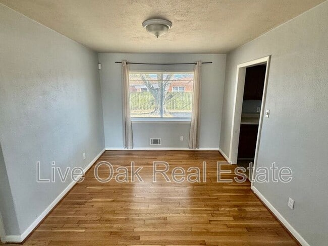 Foto del edificio - 4705 Nuttfield Ln