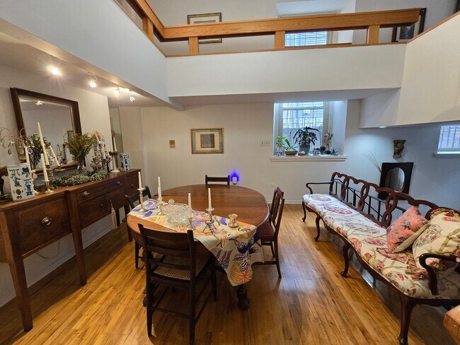 Photo - BEAUTIFUL BRIGHT TRI-LEVEL APARTMENT - OFF...