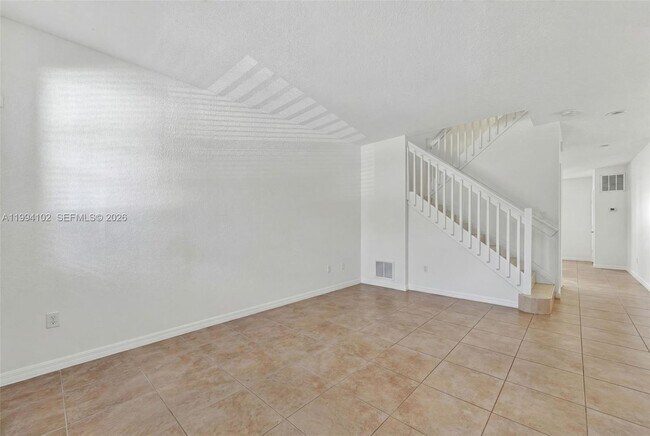 Building Photo - 728 NE 34th Ave