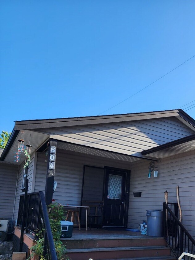 Primary Photo - 604 Nicol St