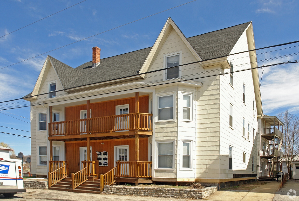 Primary Photo - 280-282 Massabesic St
