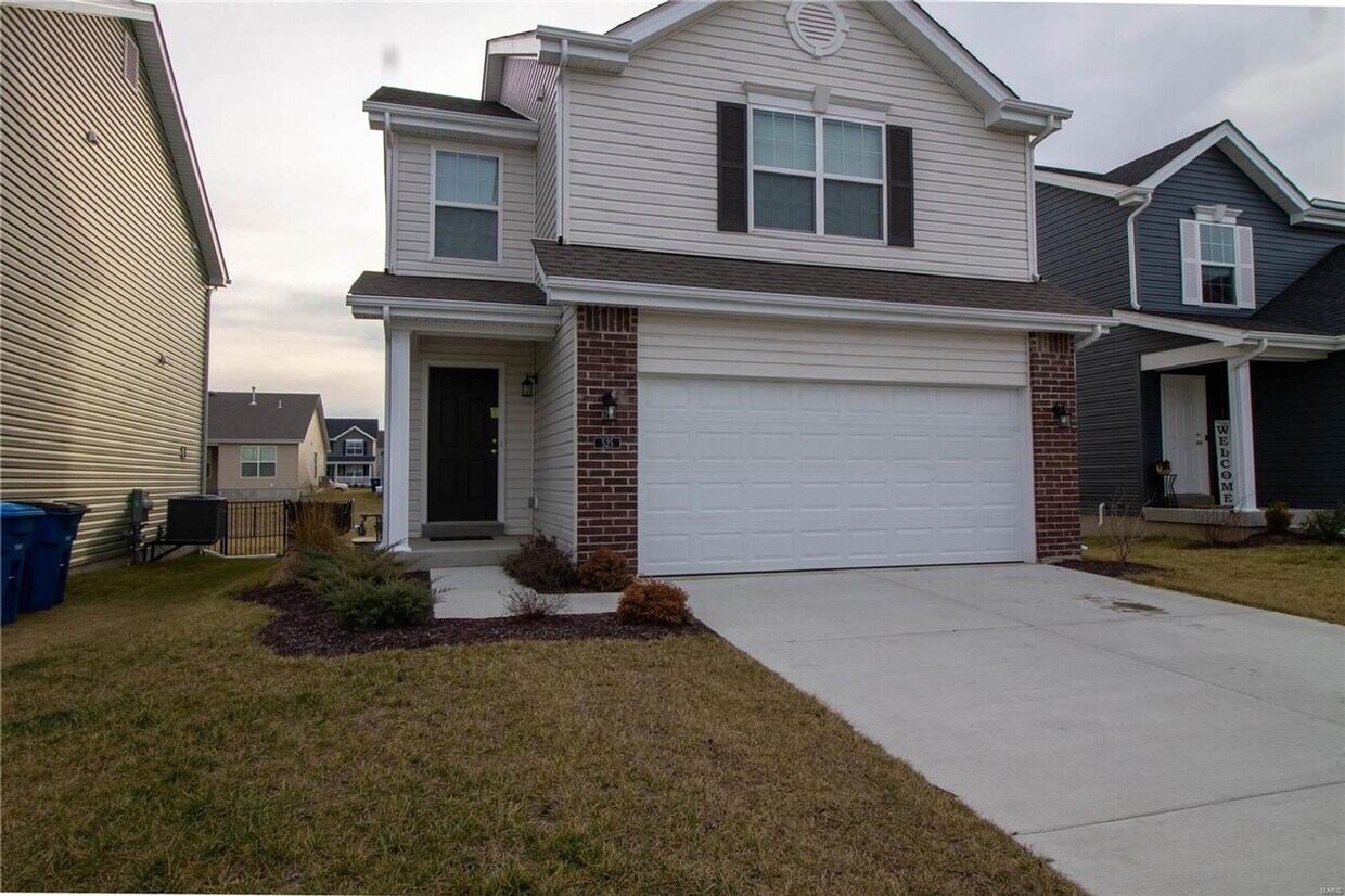 Foto principal - 3 bedroom, 2.5 bath, 2 car garage, 2 story...