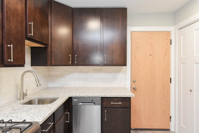 Foto del edificio - 450 W Barry Ave