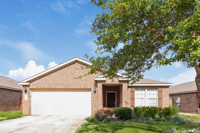 Primary Photo - Charming Brick Home in Rosharon, TX