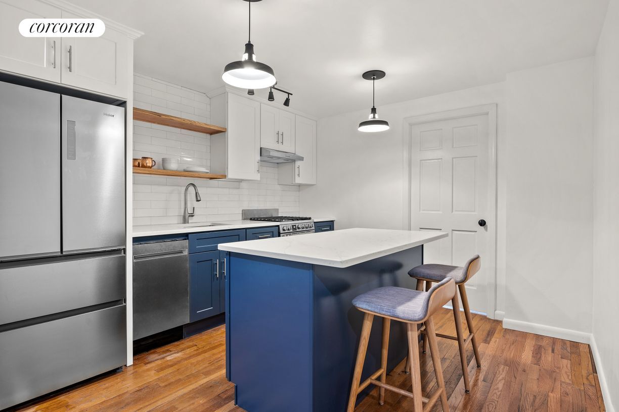 Primary Photo - 219 St James Pl