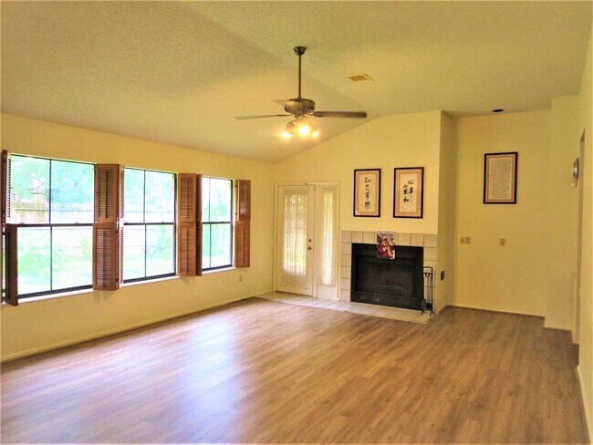 Building Photo - 4615 Leicester Way