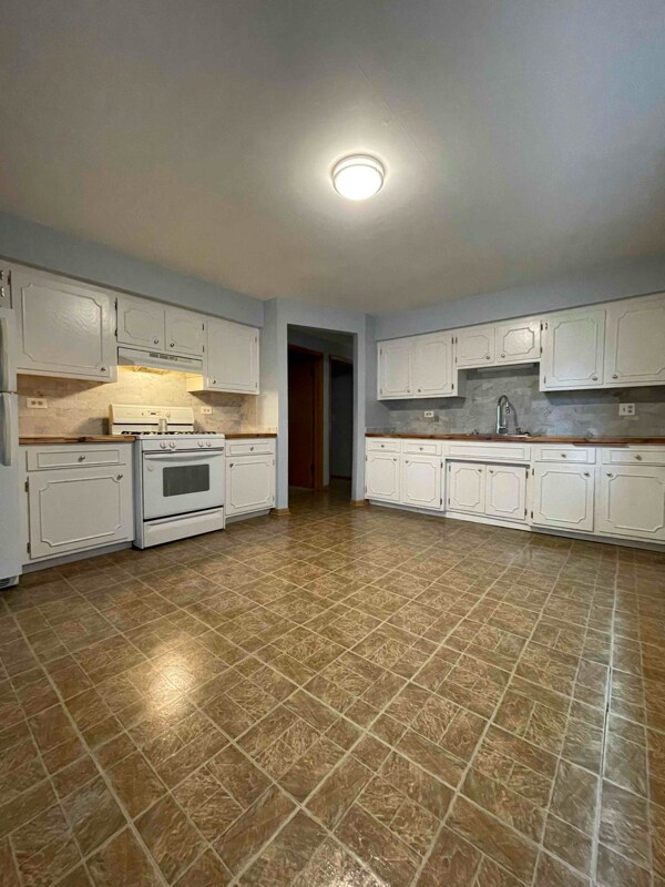 Foto del edificio - 8629 W Summerdale Ave