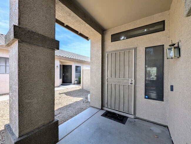 Building Photo - 8861 W Paradise Dr