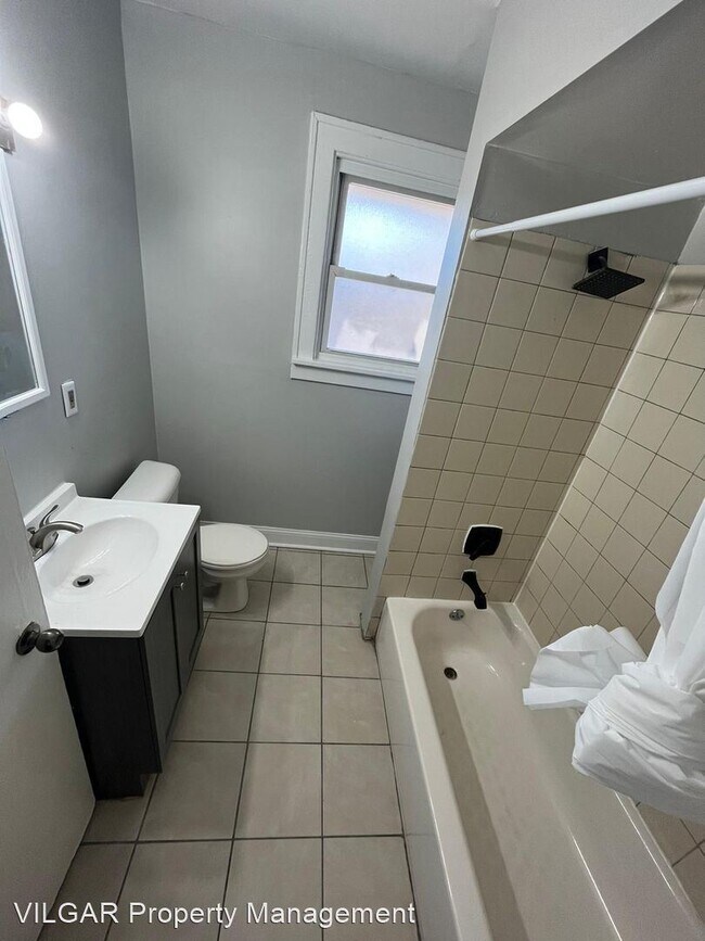 Building Photo - 3 br, 1 bath House - 820 Pierce St.