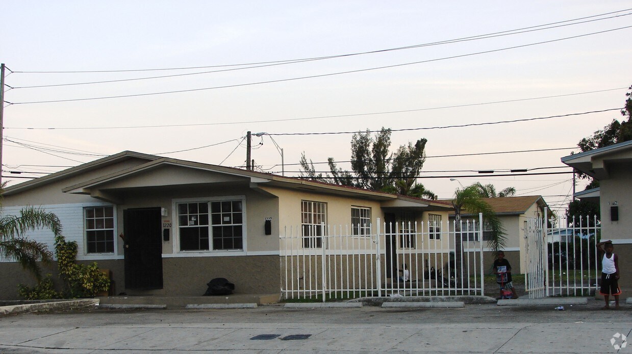 Building Photo - 1220 46th St