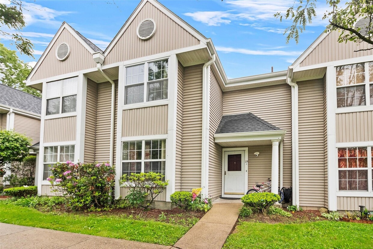 Primary Photo - 124 Creekside Cir
