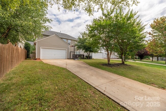 Building Photo - 15519 Troubadour Ln