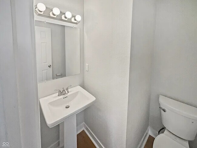 Foto del edificio - 4905 Flame Way