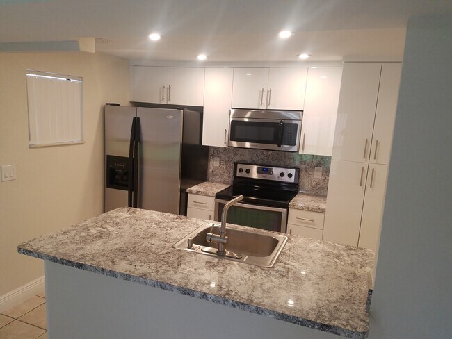 Foto del edificio - 2725 W 64th PL