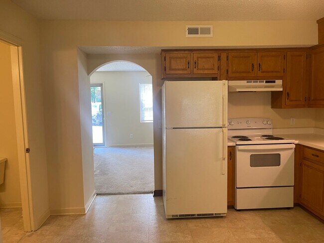 Foto del edificio - Beautiful 2-Bedroom Townhome in a Prime Location!