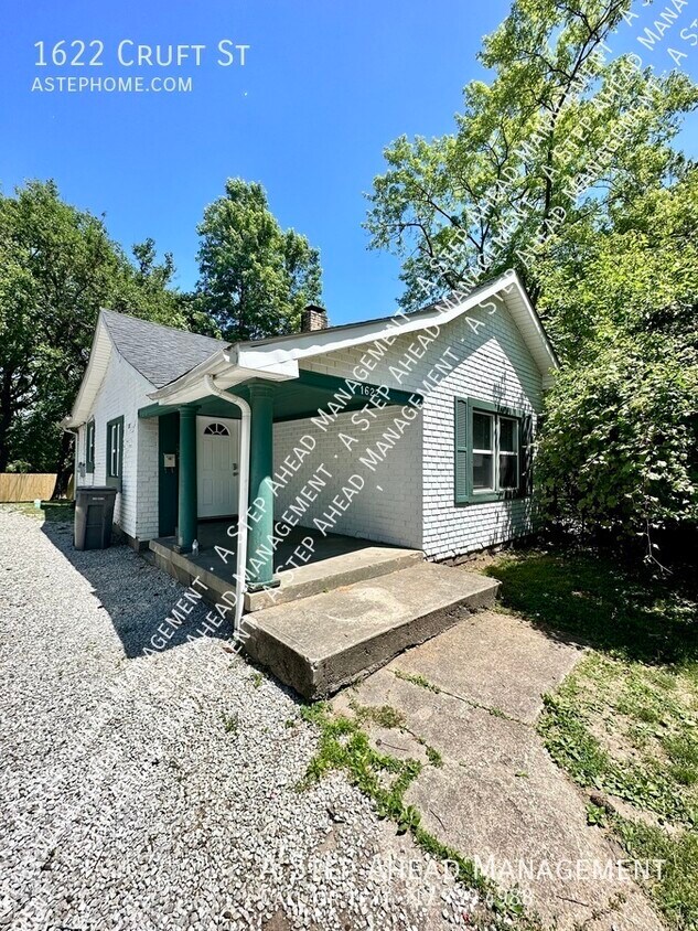 Foto principal - 1622 Cruft - 3 bed/1 bath - Newly Renovated