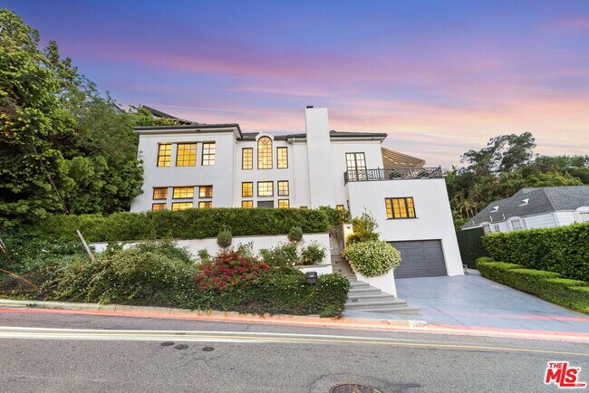 Building Photo - 1460 N Doheny Dr