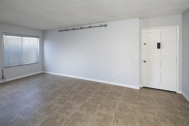 Building Photo - 2112 Garnet Ave