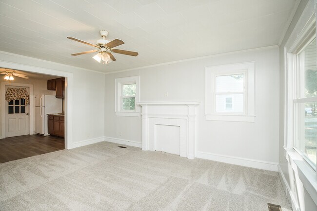 Building Photo - 1549 Albright Ave