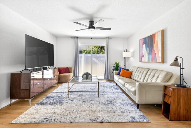 Building Photo - 310 W Warren Ave