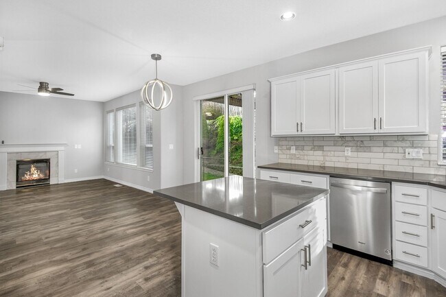 Foto del edificio - $$ ONE MONTH FREE MOVE IN BY 12/31/25 - Discover Your Dream Home in Sterling Park!