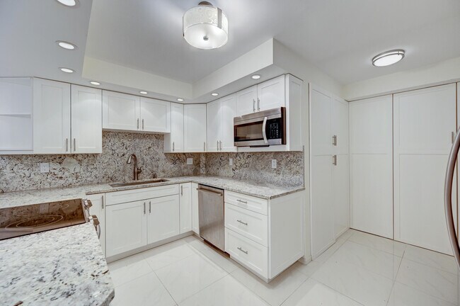 Building Photo - 3250 S Ocean Blvd