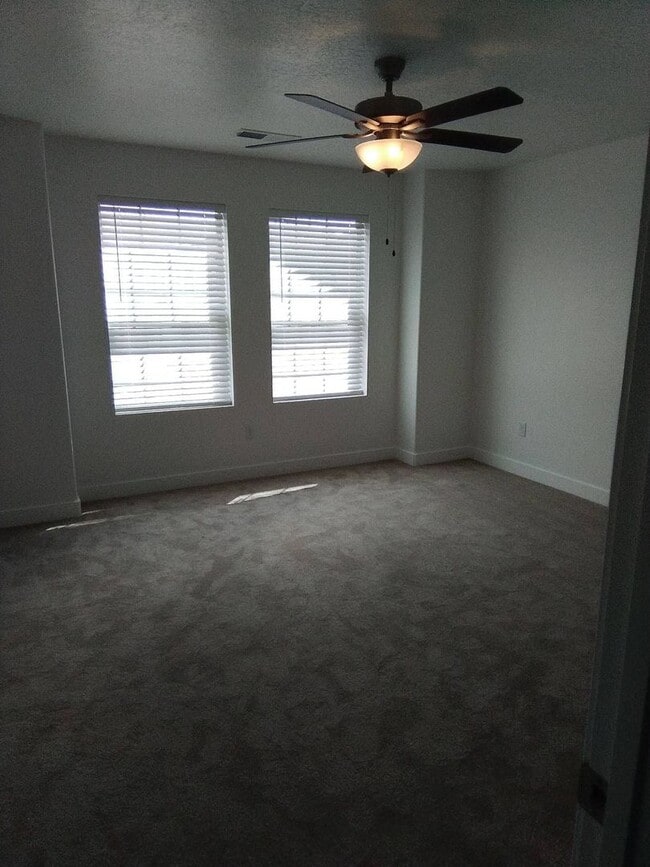 Foto del edificio - Brand New Townhome!