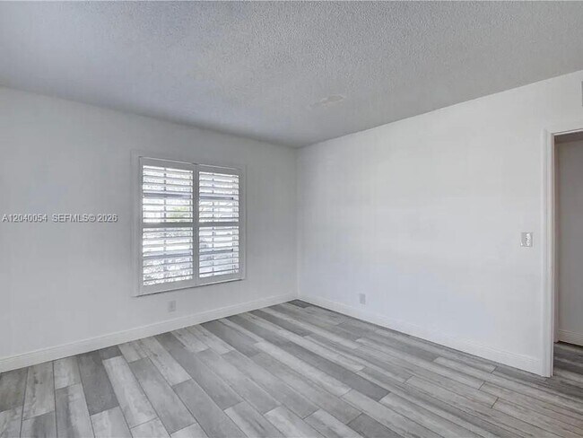 Building Photo - 2200 NE 66th St