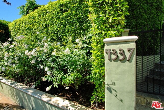 Foto del edificio - 4337 Kingswell Ave