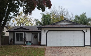 Building Photo - 303 Pinon Way