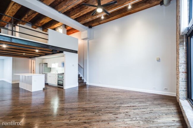 Building Photo - 2620 N Clybourn Ave
