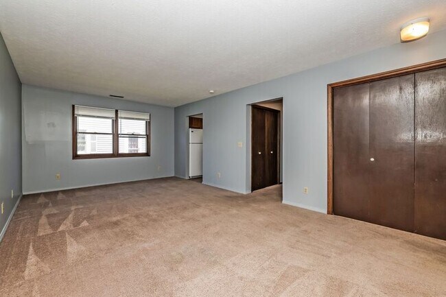 Building Photo - 5 N Chillicothe St