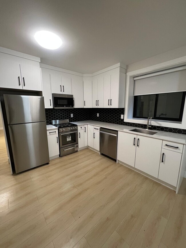 Building Photo - 10117-1172A 172A St