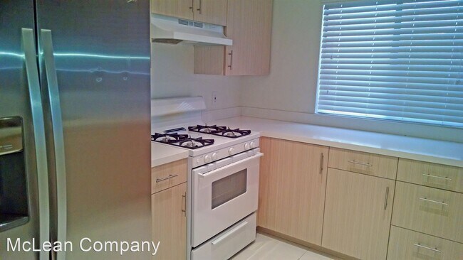Building Photo - 483 E Via Escuela