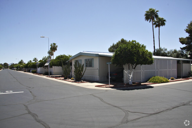 Building Photo - Paradise North