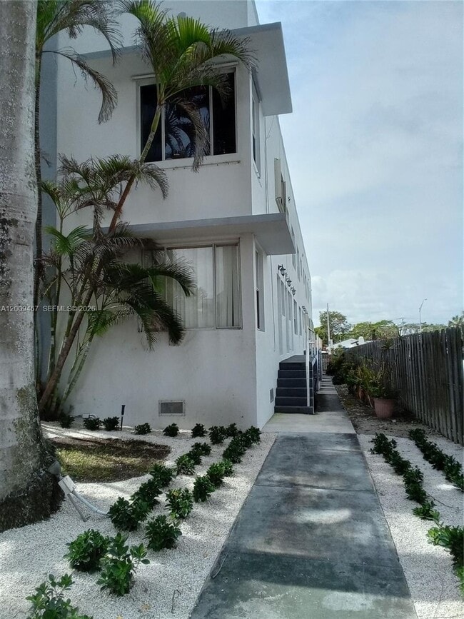 Foto del edificio - 9248 Collins Ave