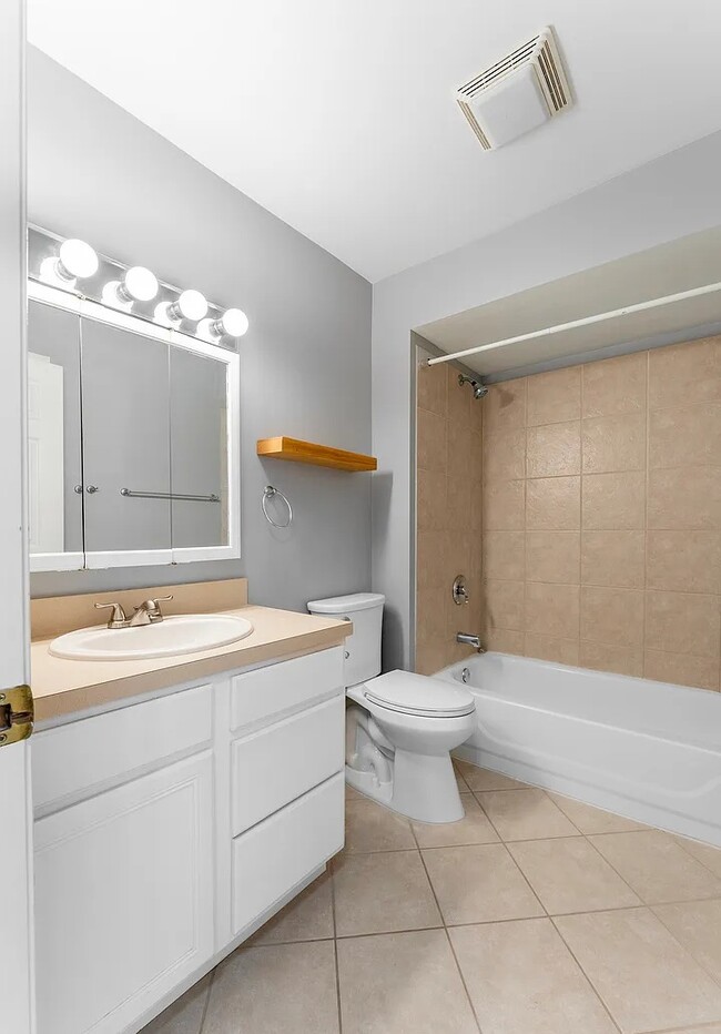 Building Photo - Modern & Spacious Rental Unit Available