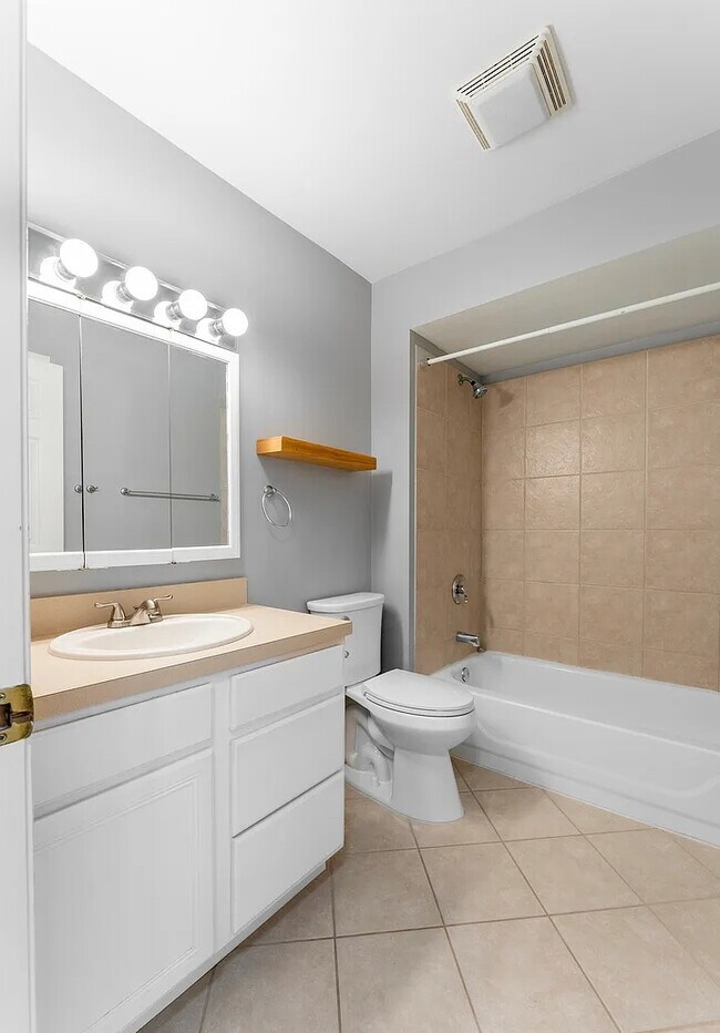 Foto del edificio - Modern & Spacious Rental Unit Available