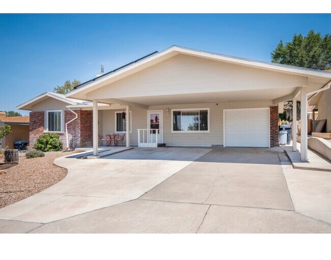 Foto del edificio - 13509 Pierce Arrow Rd NE