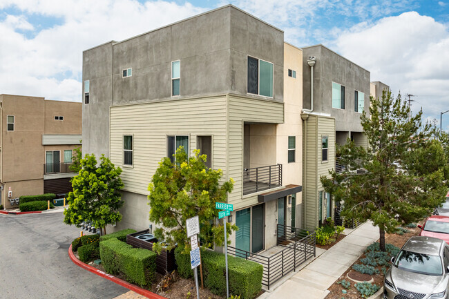 Foto del edificio - Upland Central Townhomes