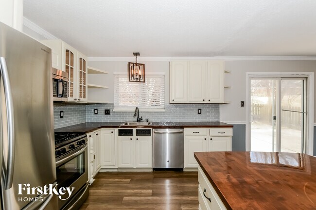 Foto del edificio - 578 Green Forest Dr