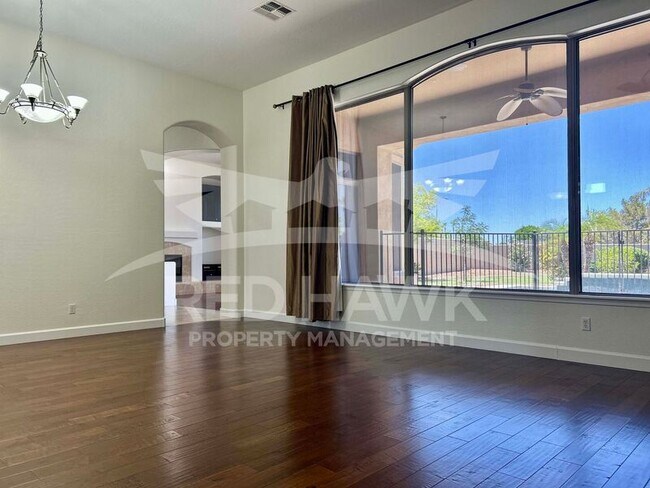 Foto del edificio - 1588 W Yosemite Pl