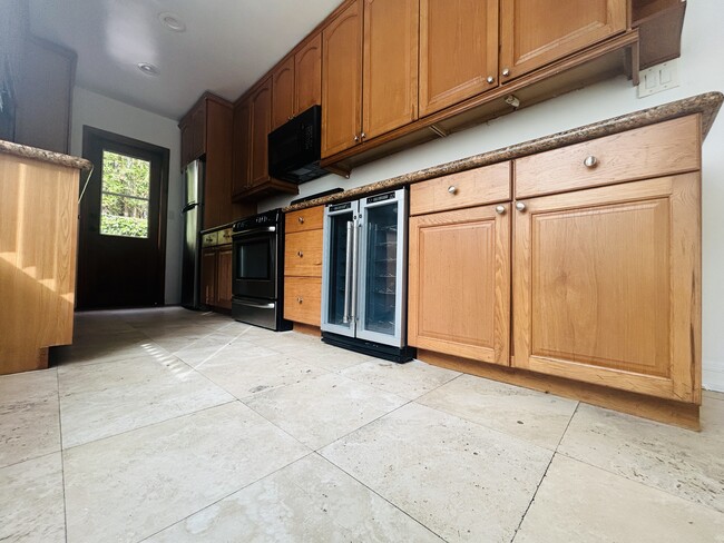 Foto del edificio - 3645 Kelton Ave