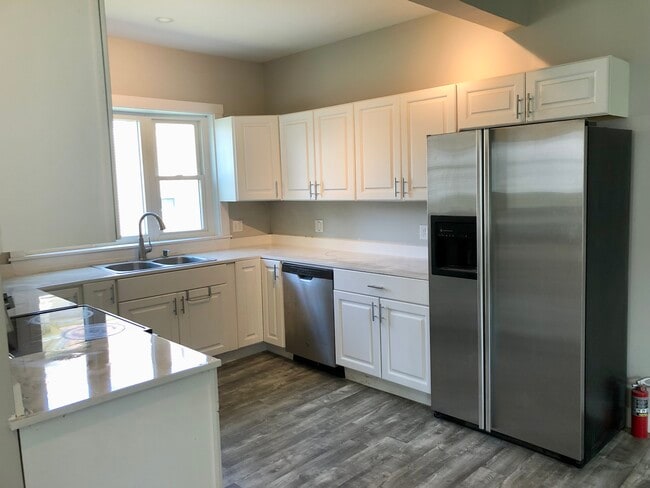 Building Photo - 141 Peltoma Ave