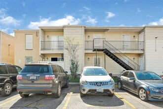 Building Photo - 8100 Creekbend Dr