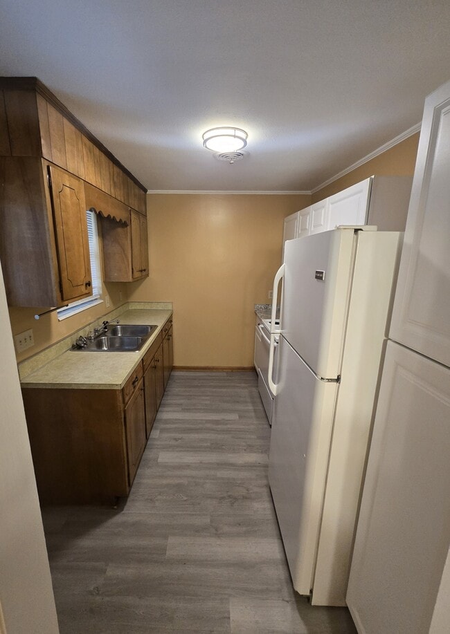 Building Photo - 2201 Brentwood Dr NW