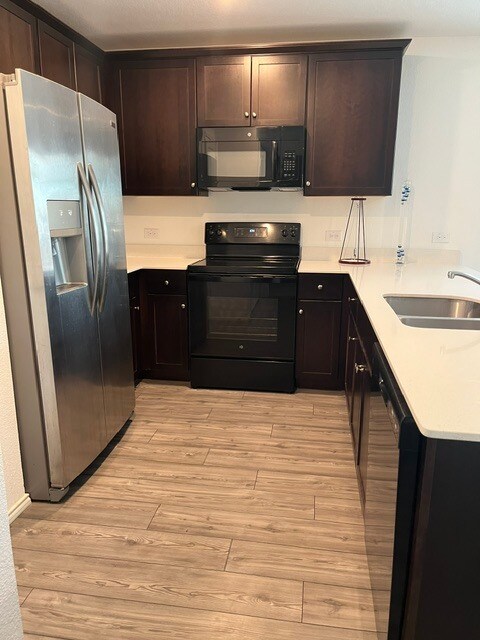 Foto del edificio - 5609 Timber Point Dr