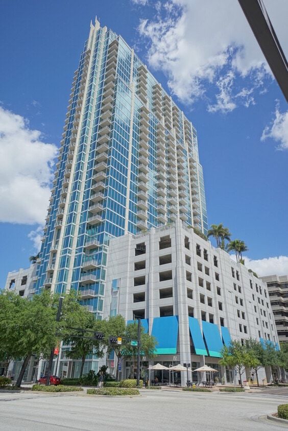Luxury 1BR Skypoint Condo in Downtown Tampa - Luxury 1BR Skypoint Condo in Downtown Tampa